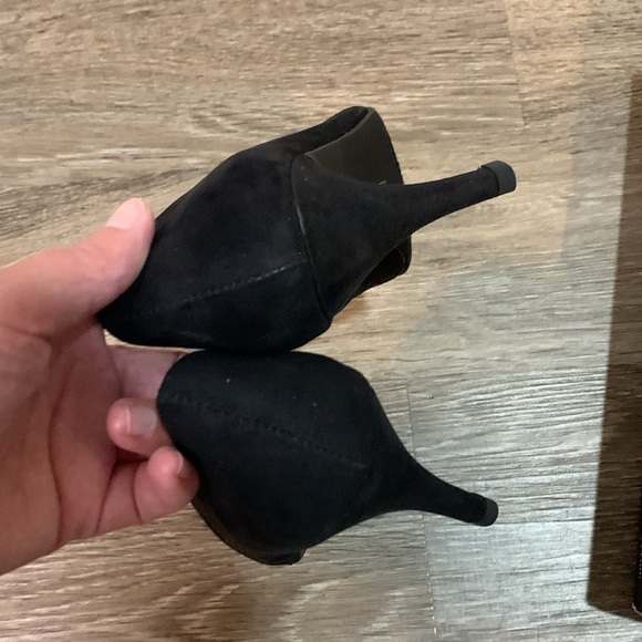 CL by laundry Nanette black suede heels size 8 - Picture 6 of 7